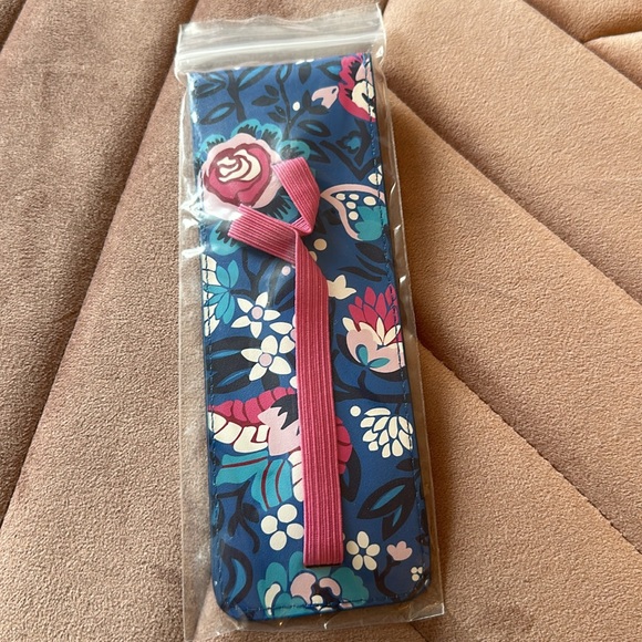Vera Bradley Snap Leatherette Pen Pouch in Bloom Berry - NEW - Picture 2 of 2